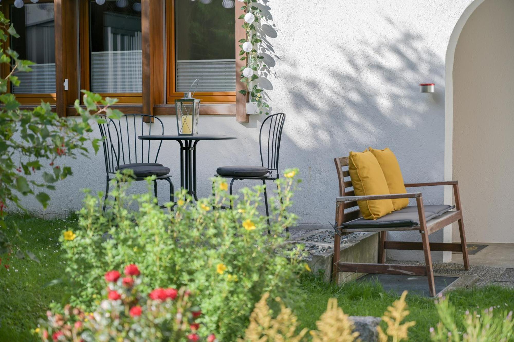 Ambassador Yellow Home Grächen Kültér fotó